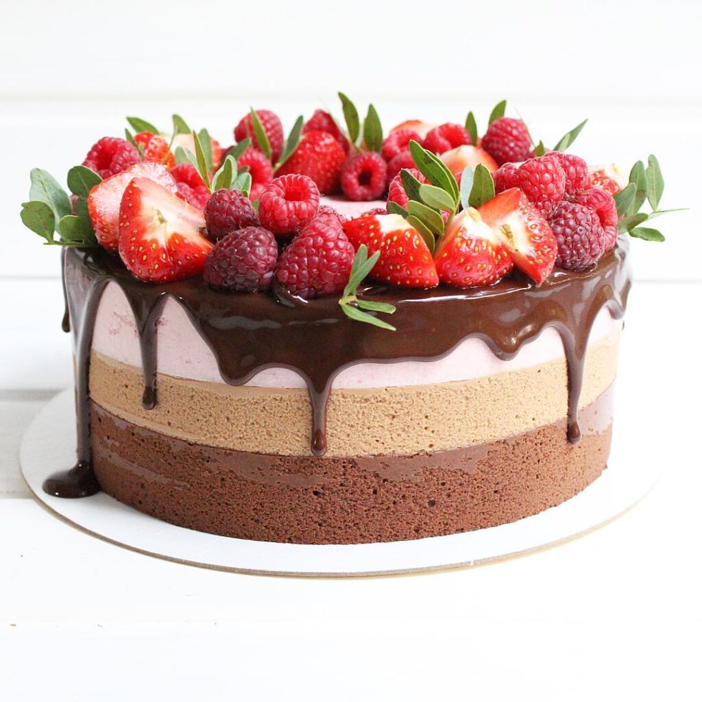 Муссовый торт три шоколада