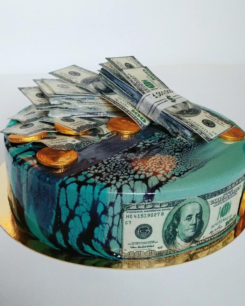 Муссовый торт с долларами