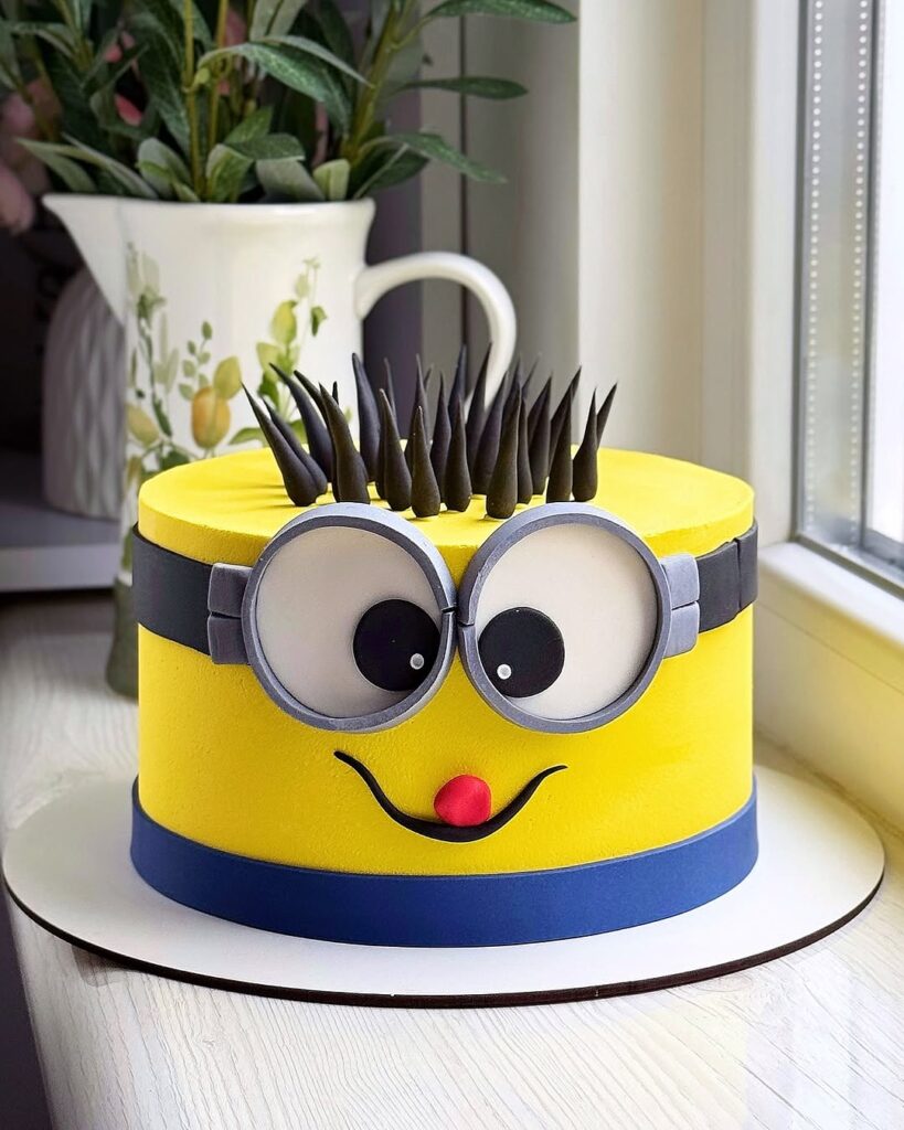 Торт в виде Миньона