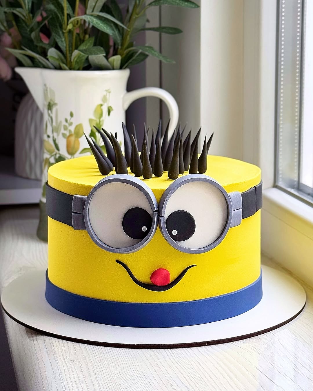 Торт в виде Миньона