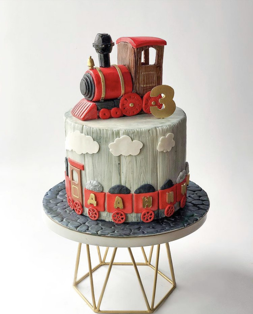 Торт с фигуркой паровозика