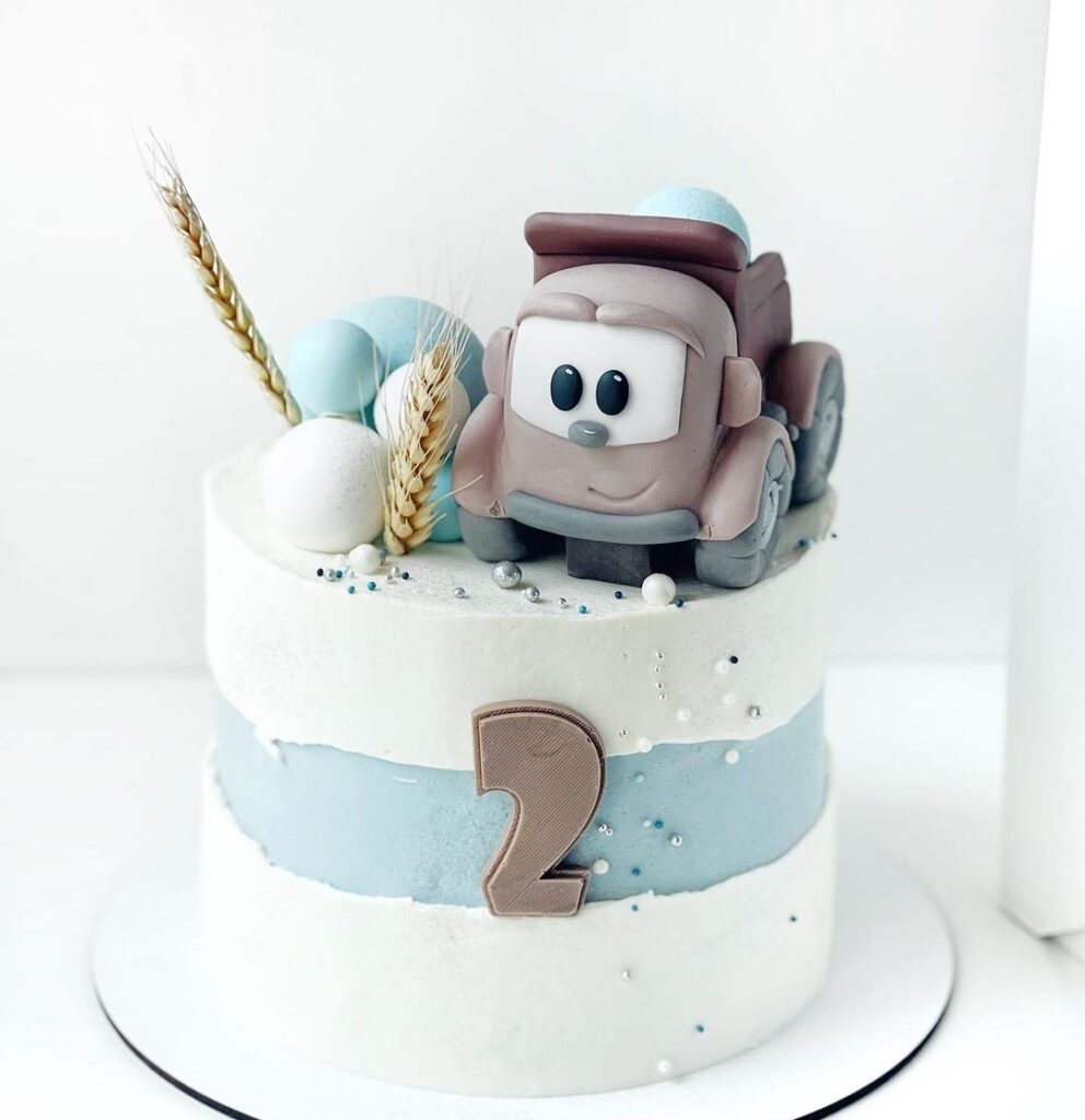 Торт для мальчика с машинкой