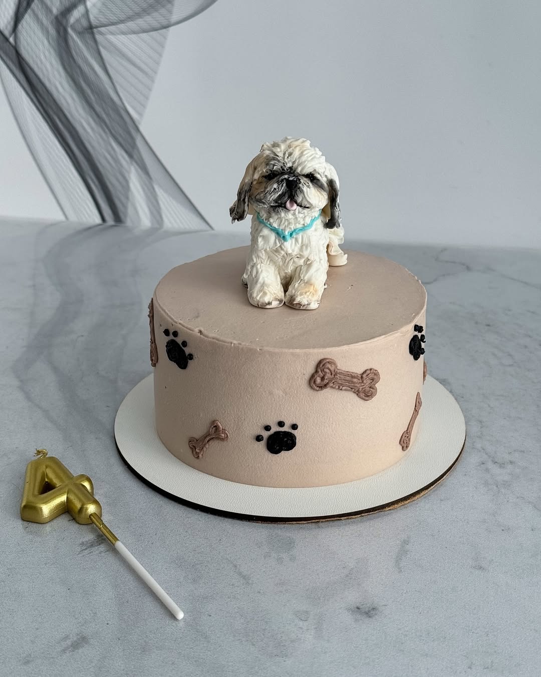 Торт с фигуркой собачки