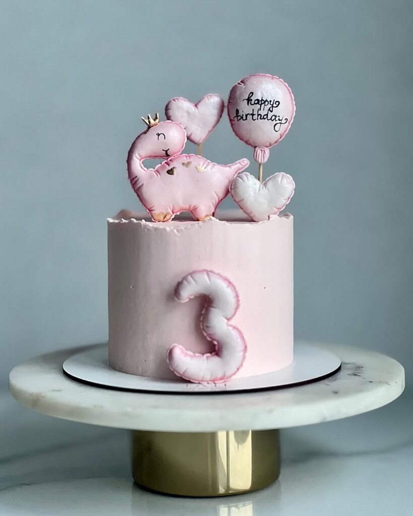 Торт для девочки с динозавром