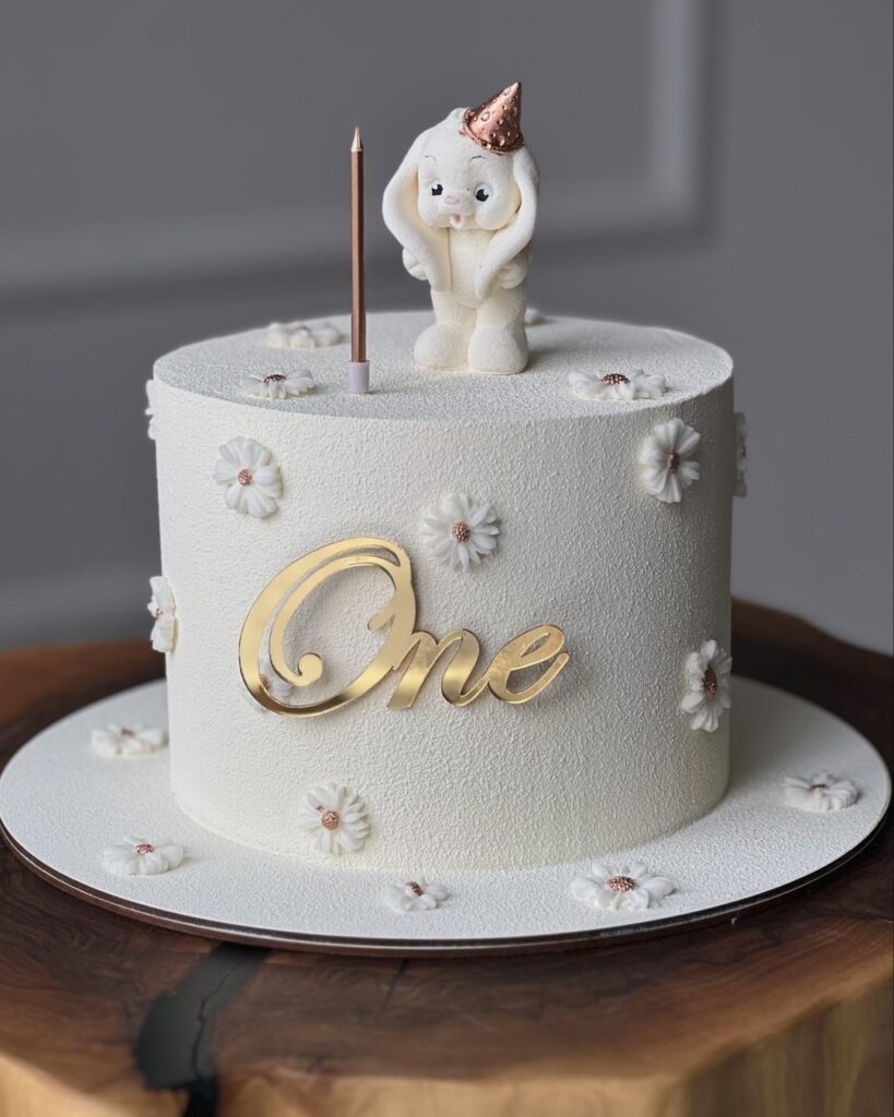 Торт на годик с топпером
