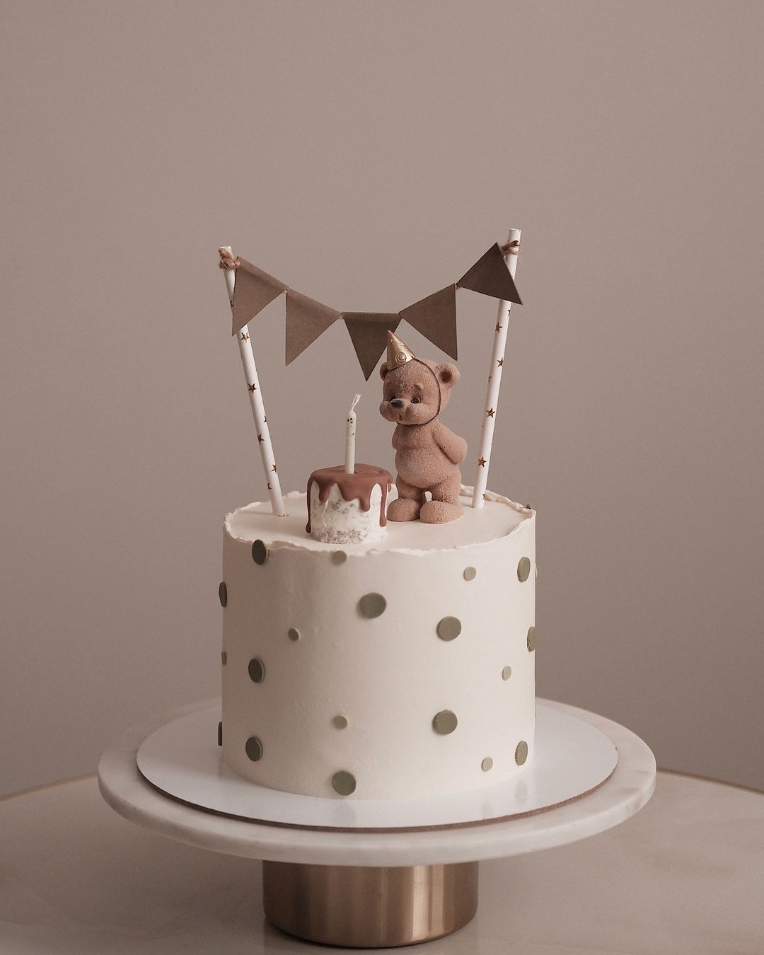 Торт с фигуркой мишки