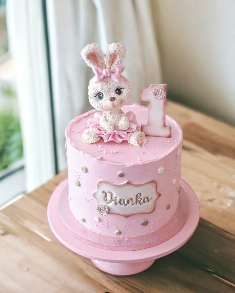 Торт с зайкой на 1 год девочке