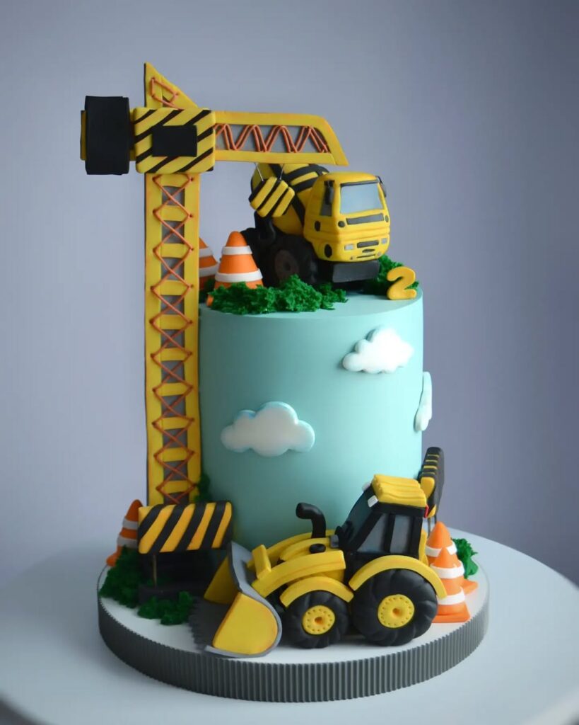 Торт с фигурками строительных машин