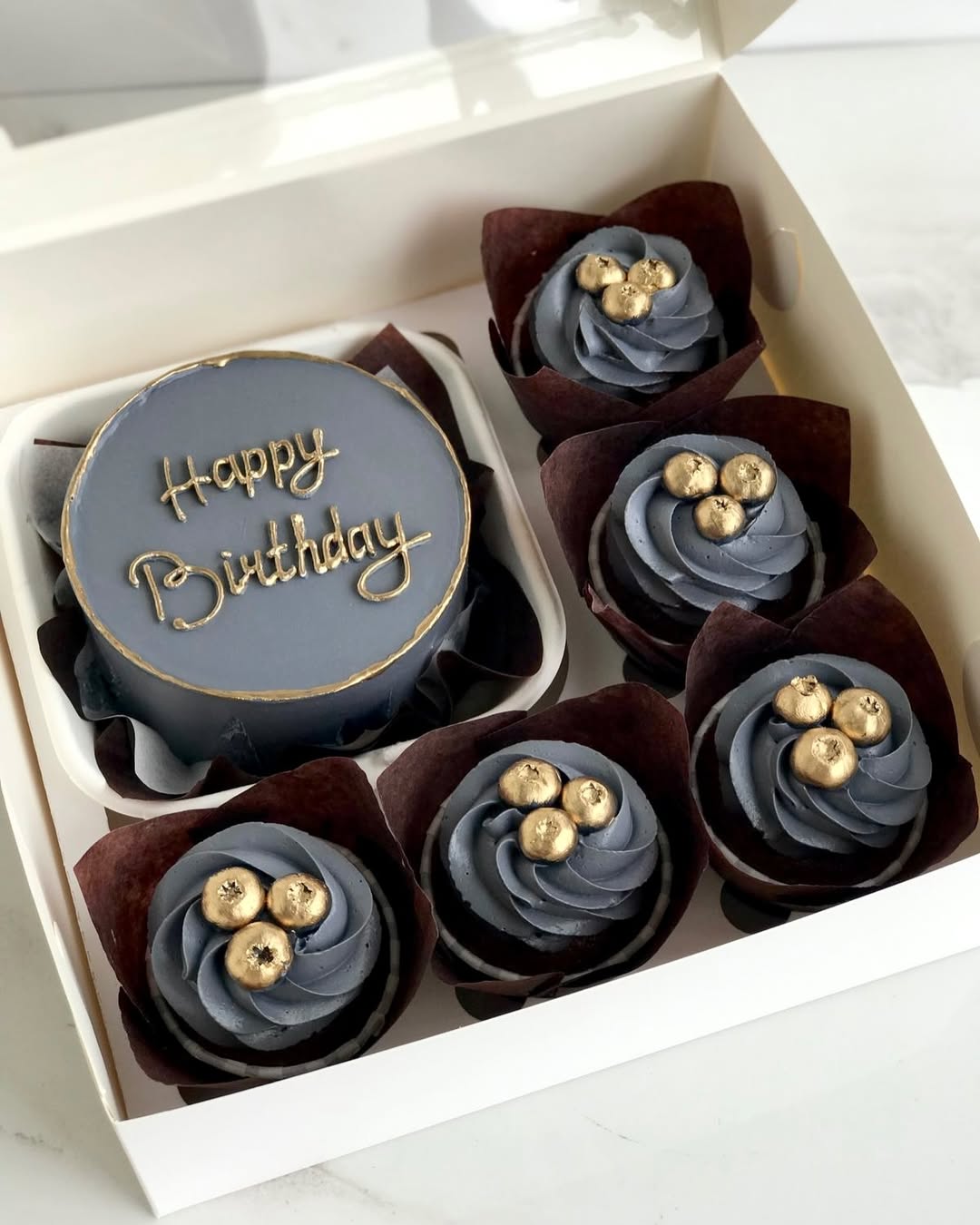 Бенто торт с капкейками