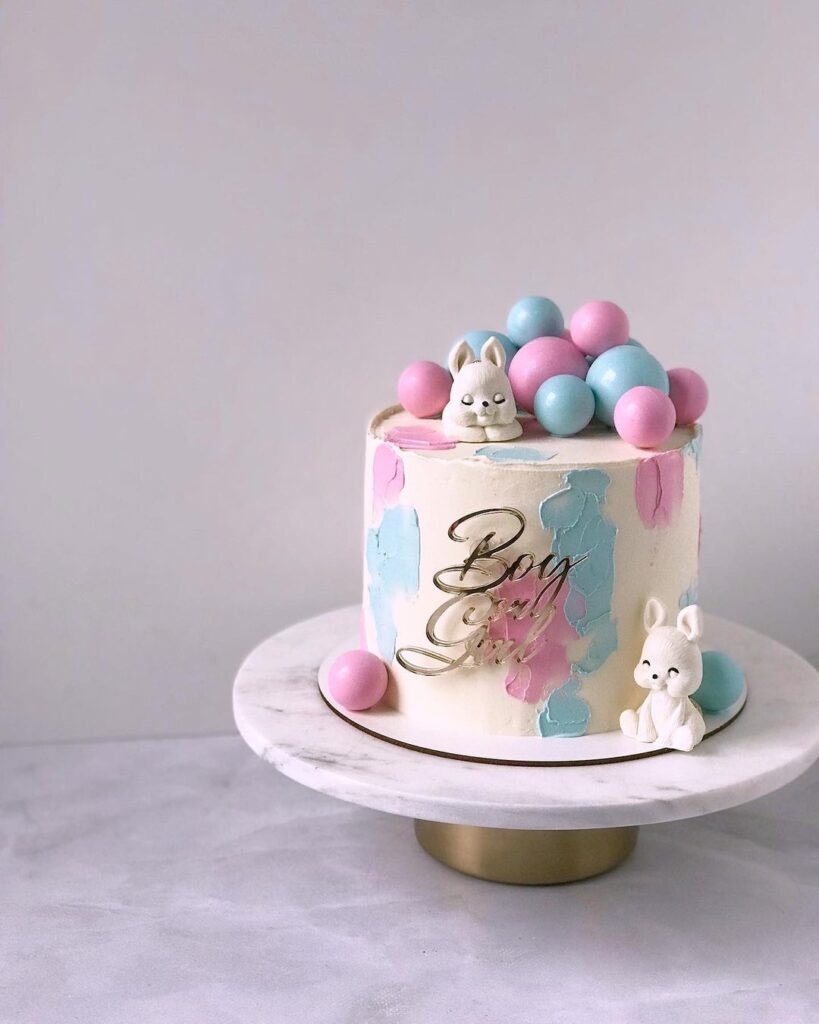 Торт на гендер пати с фигурками зайчиков