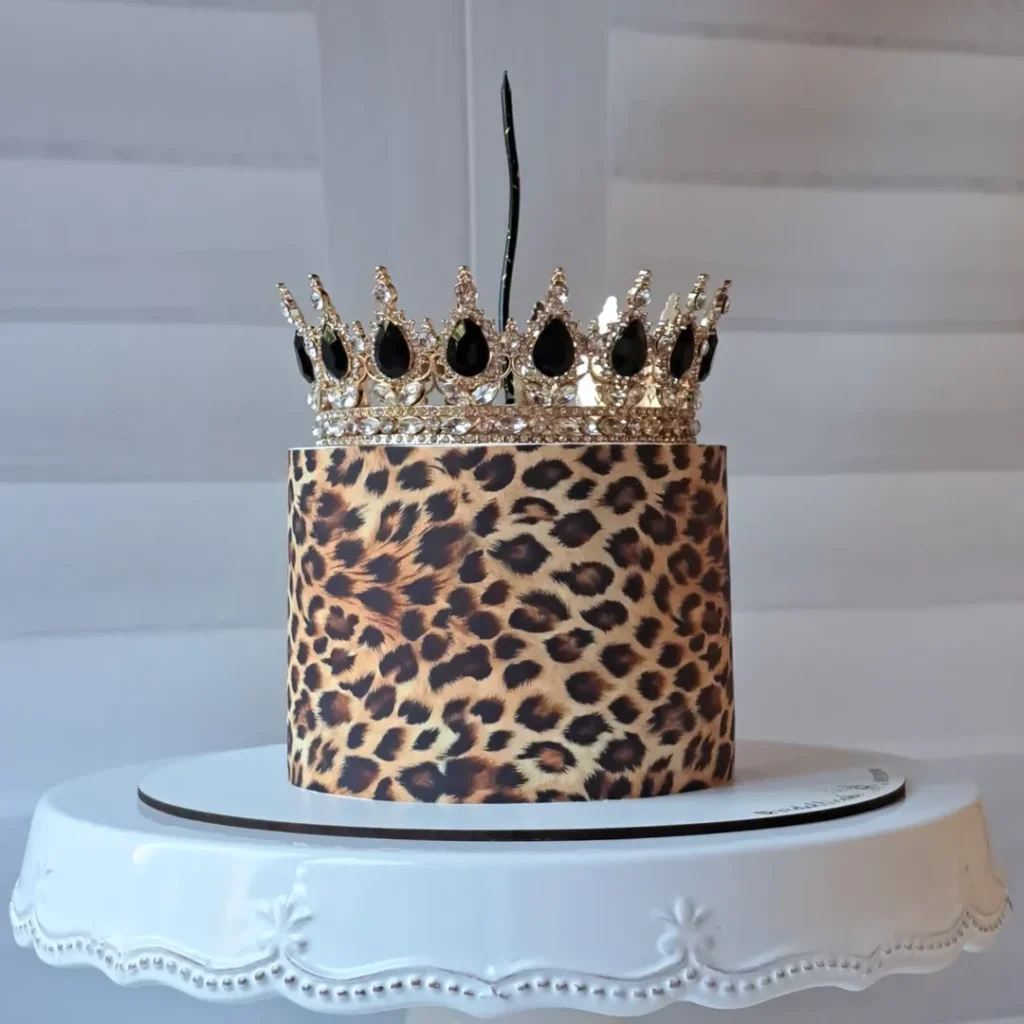 Торт леопардовый с короной
