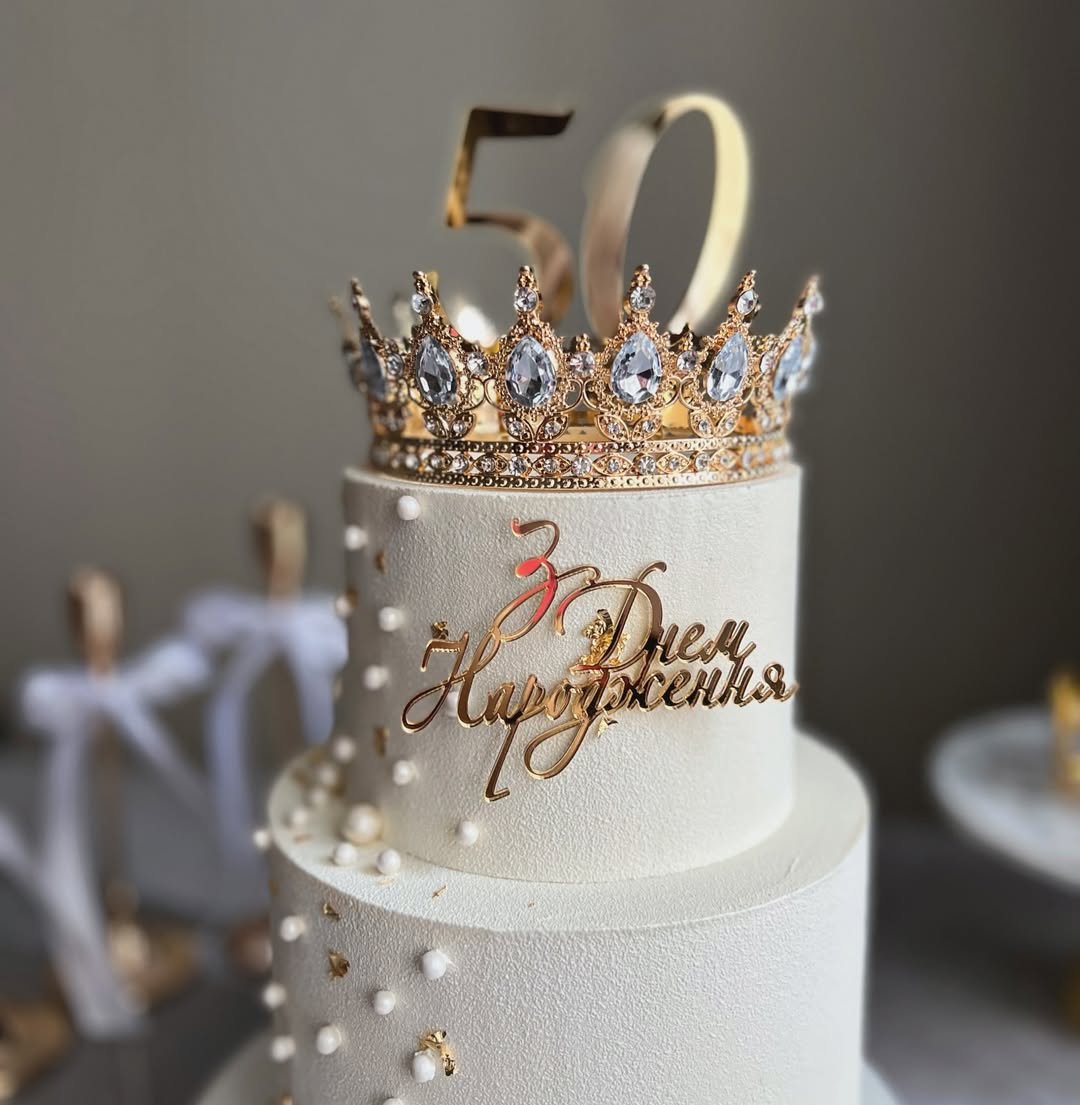 Торт на юбилей с короной