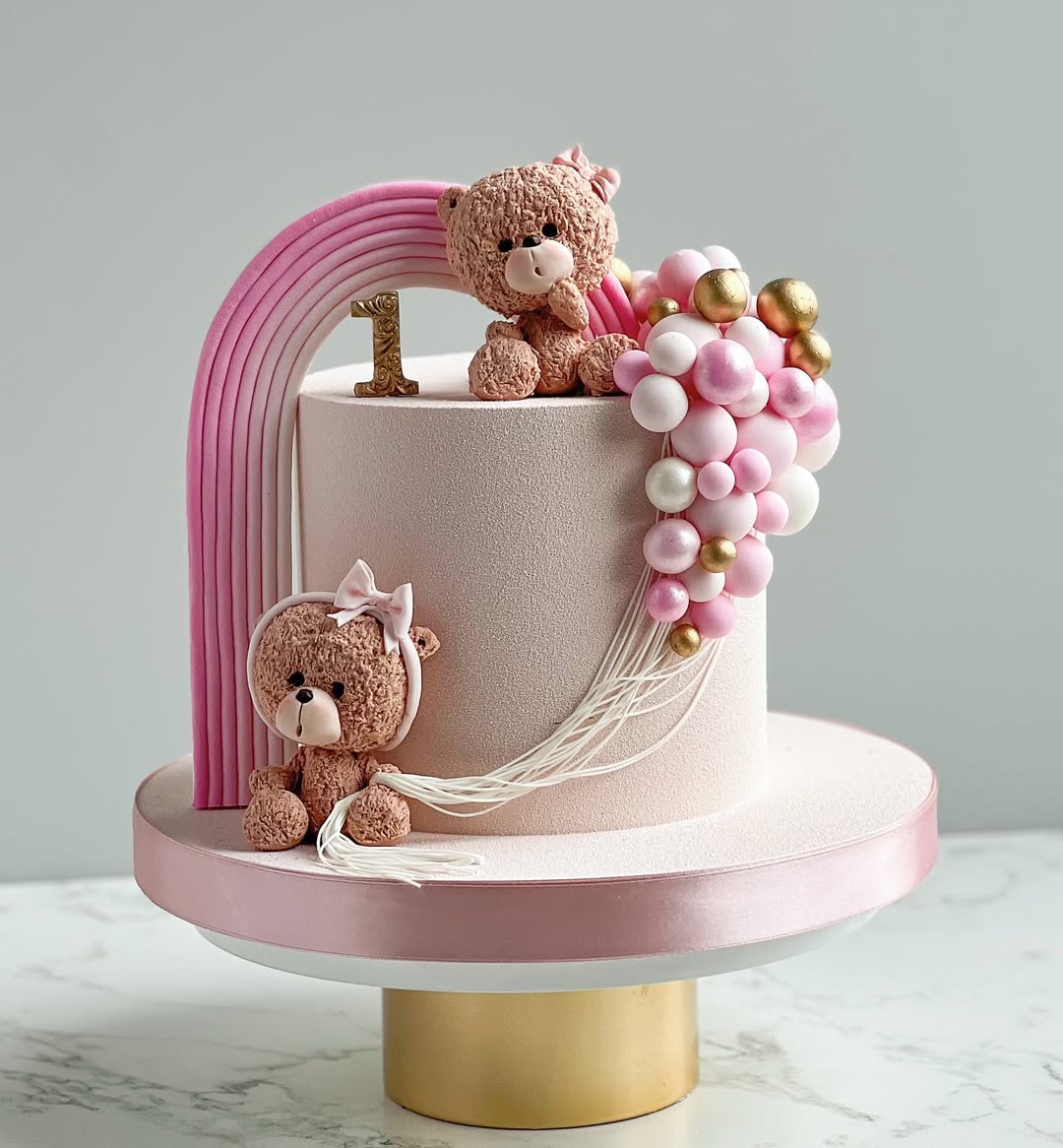 Торт с мишками на год девочке