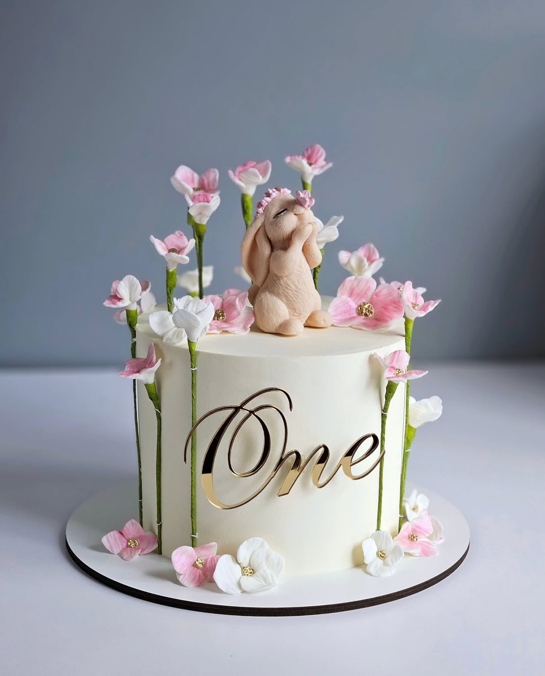 Торт для девочки украшенный цветочками