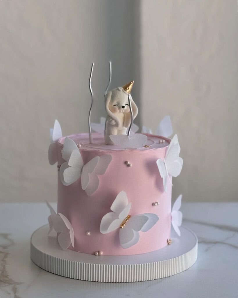 Торт для девочки с зайчиком