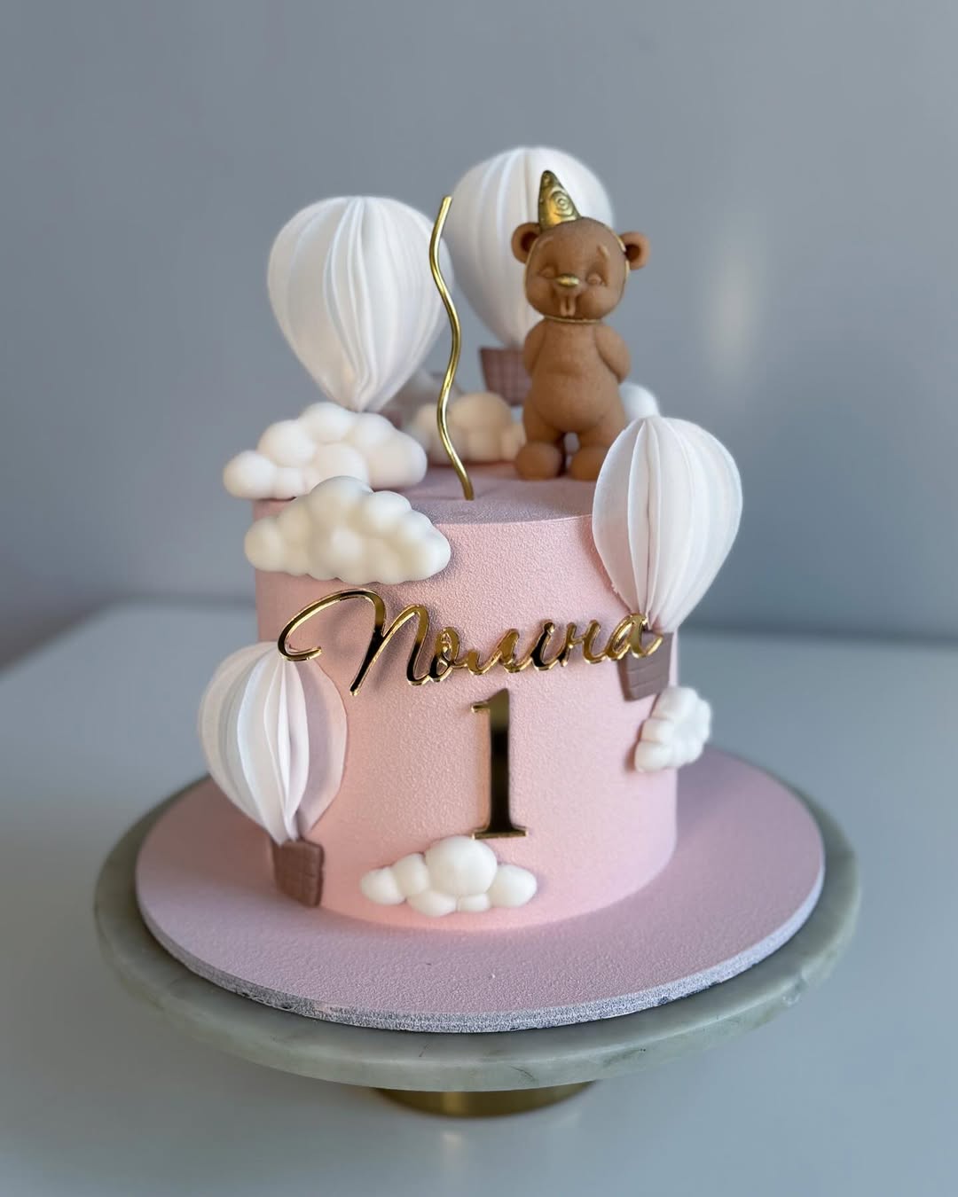 Розовый торт с мишкой