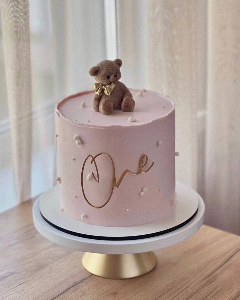 Торт на год для девочки с мишкой