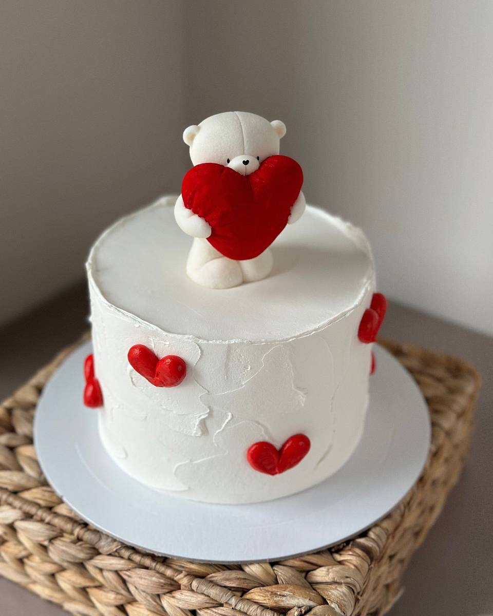 Торт мишка с сердцем