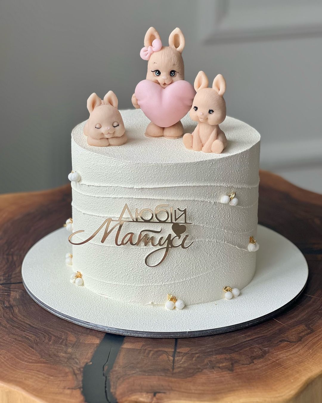 Торт с надписью "Любимой мамуле"