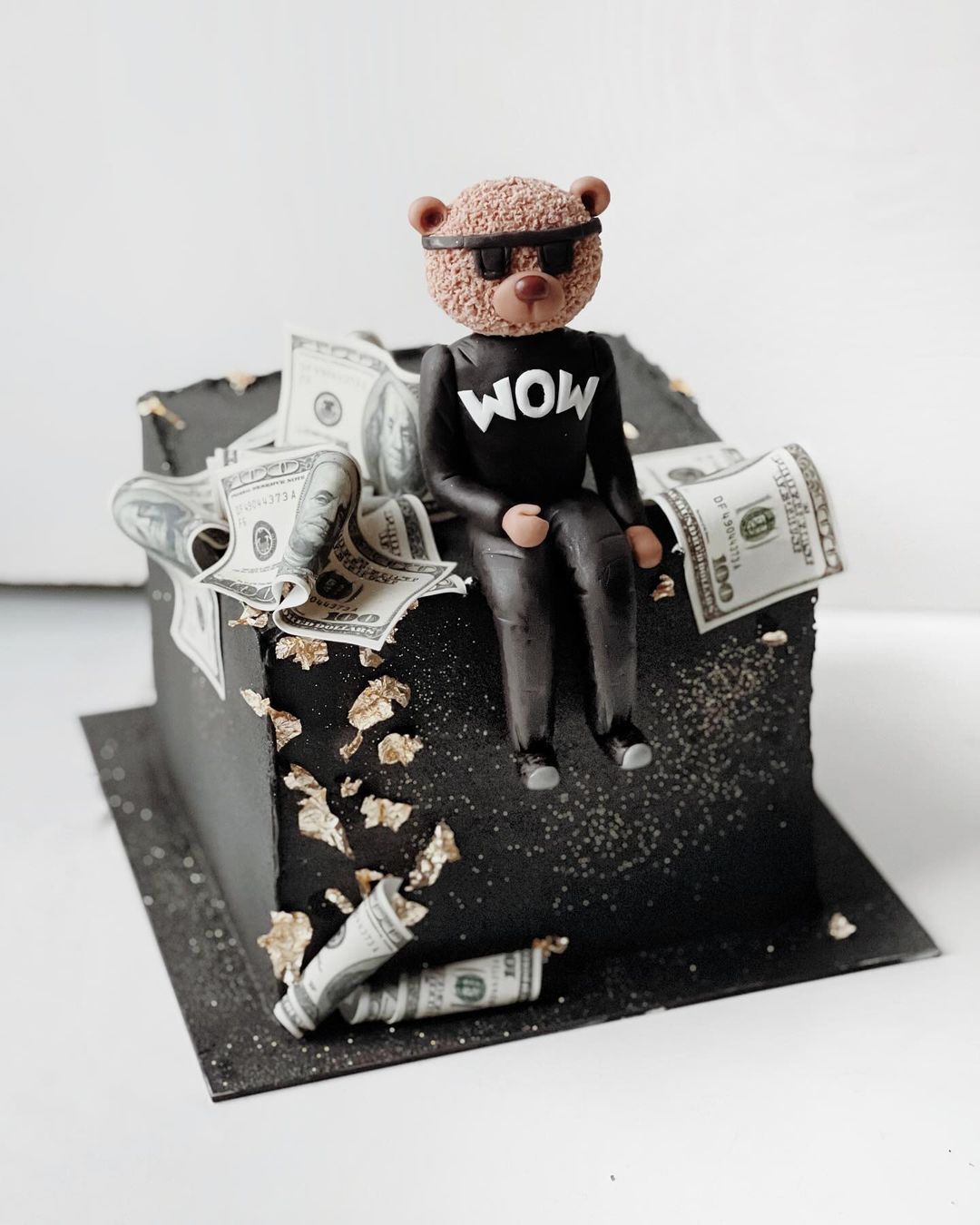 Торт с мишкой и долларами