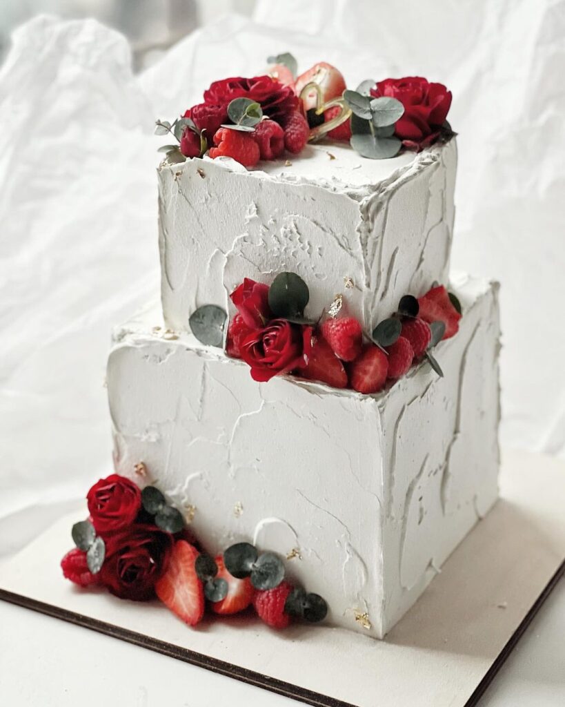 Двухъярусный квадратный торт