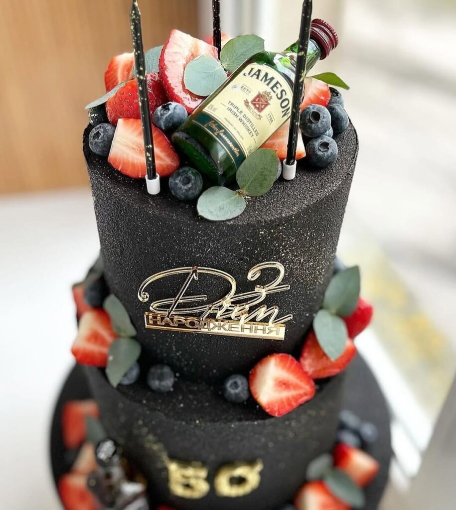 Торт с бутылочкой Jameson