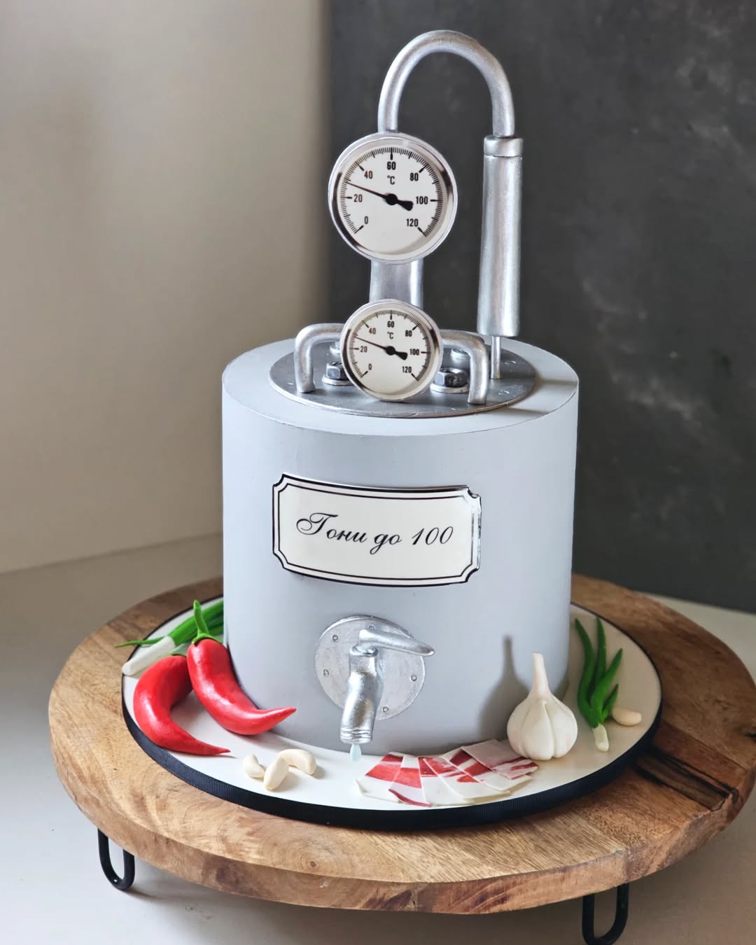 Торт в виде самогона