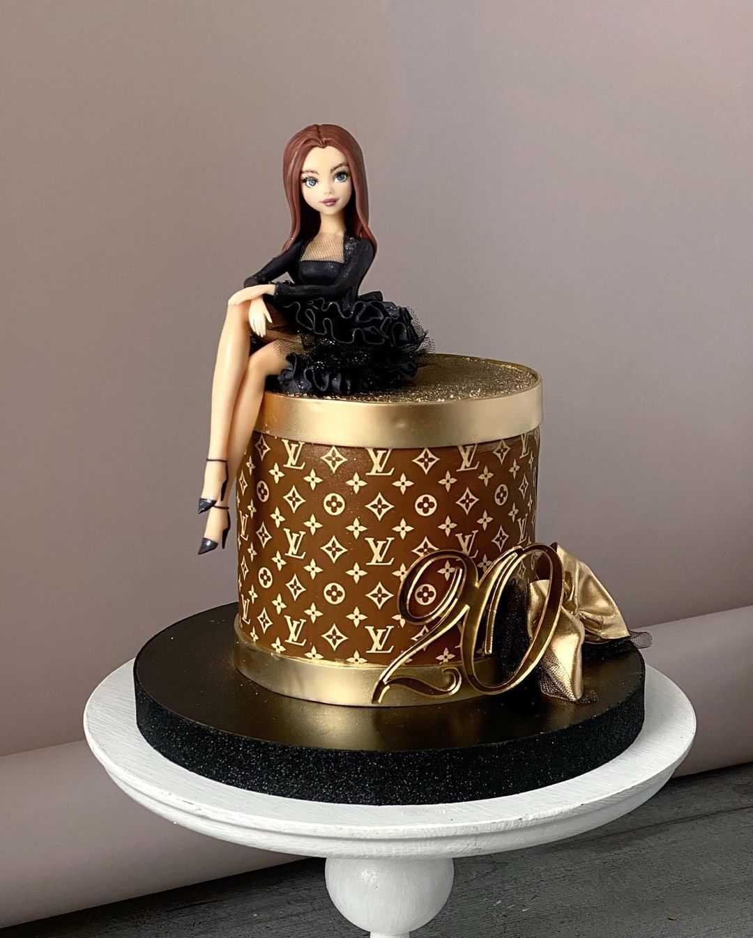 Торт в стиле Луи Витон