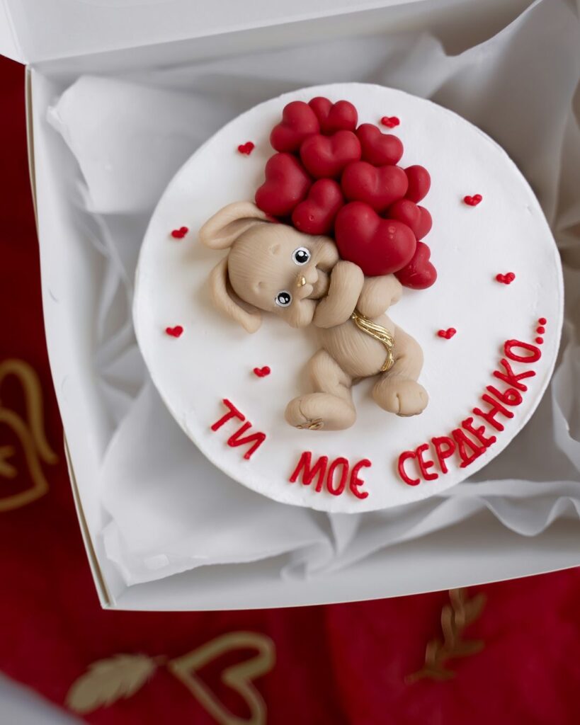 Торт с зайчиком и сердечками