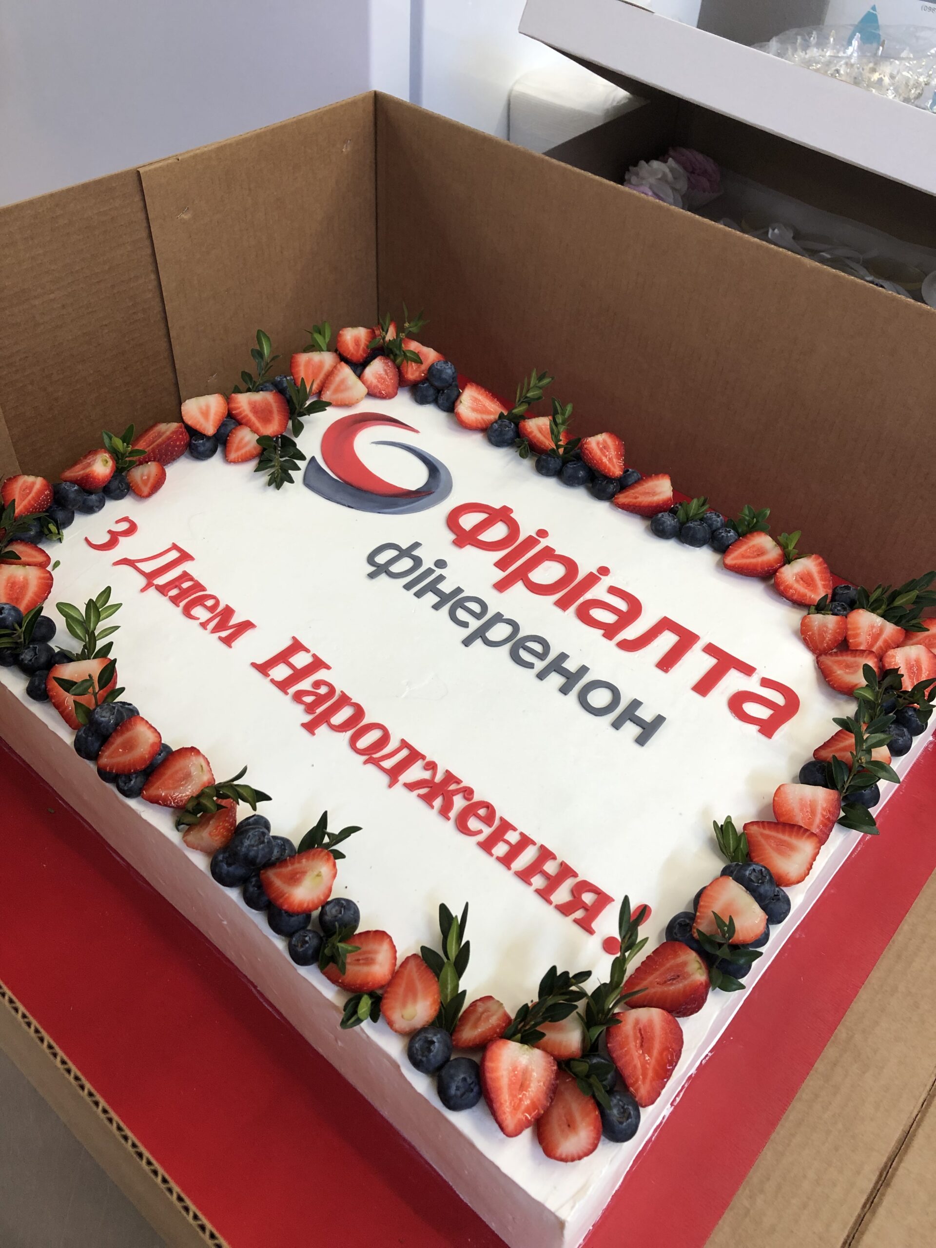 Корпоративный большой торт