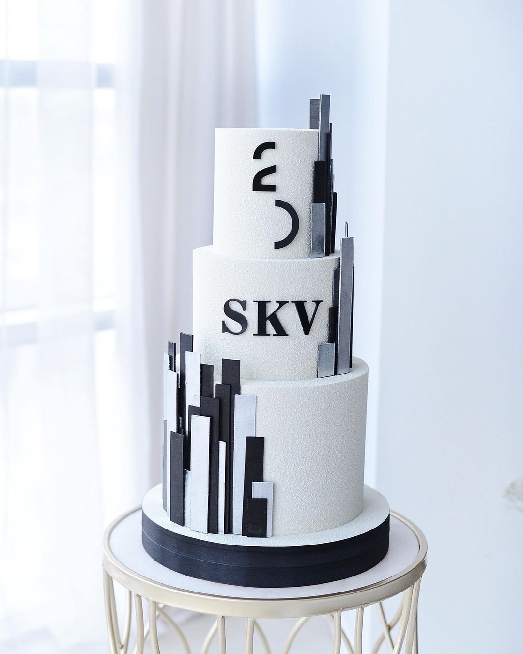 Торт состоящий из трех ярусов