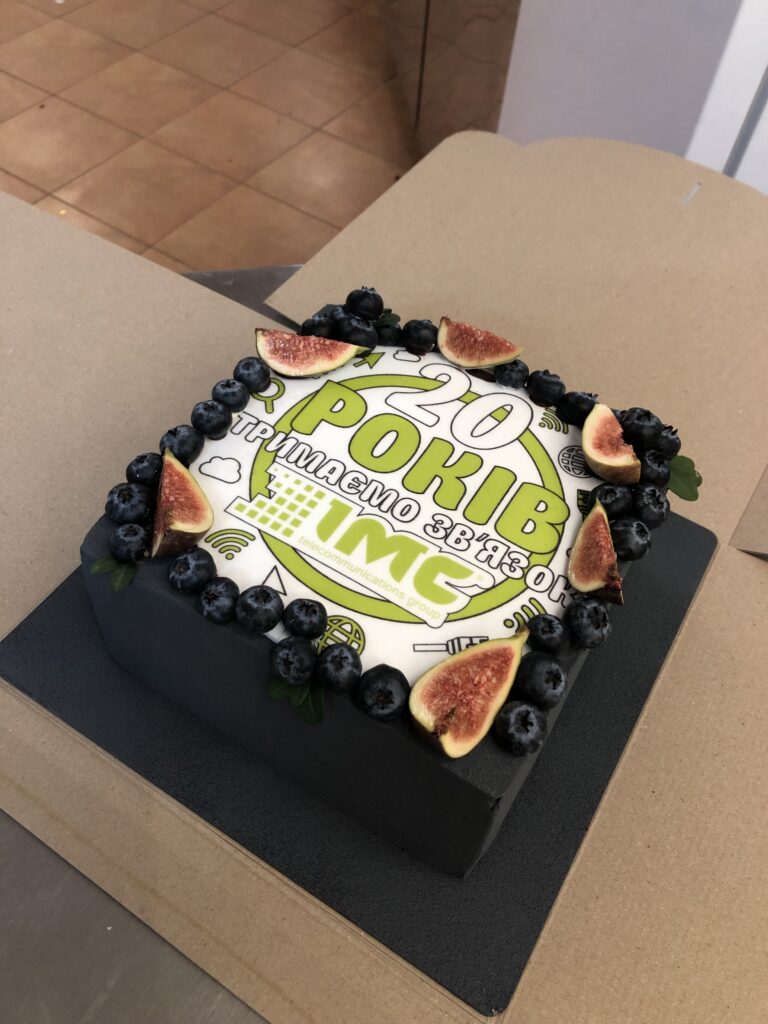 Корпоративный торт на 20 лет компании