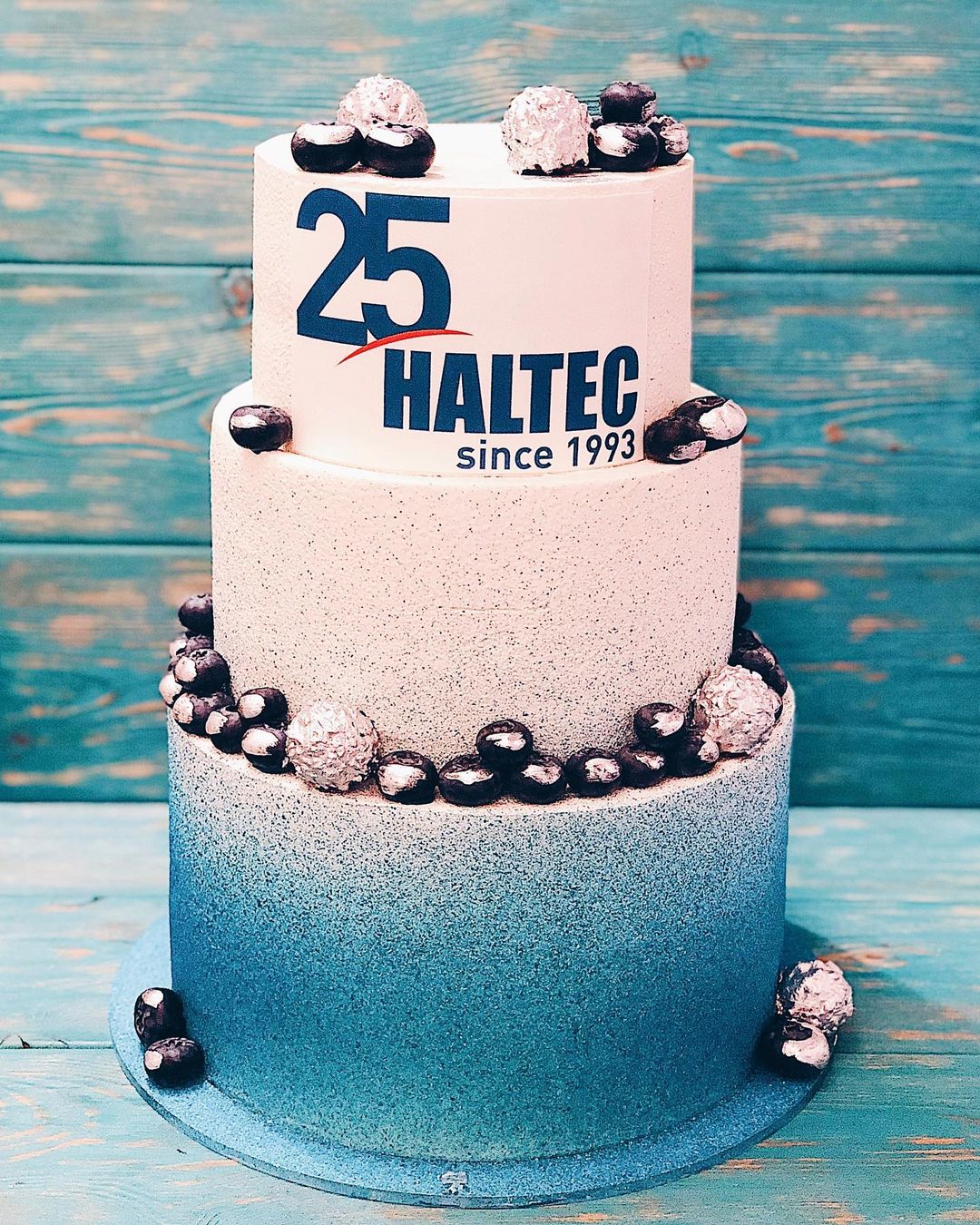 Торт на 25 лет компании