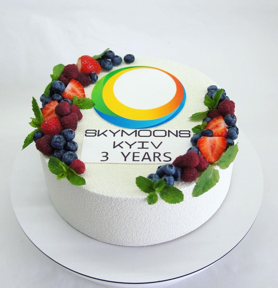 Корпоративный торт для компании "Skymoons"