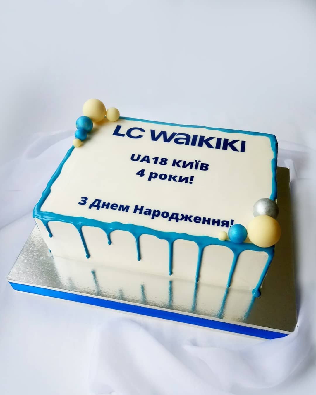 Корпоративный торт для компании "Waikiki"