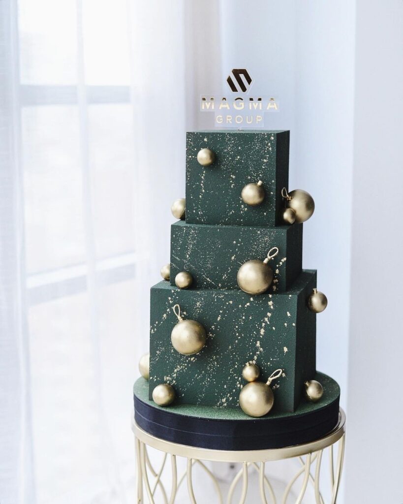 Корпоративный трёхъярусный торт