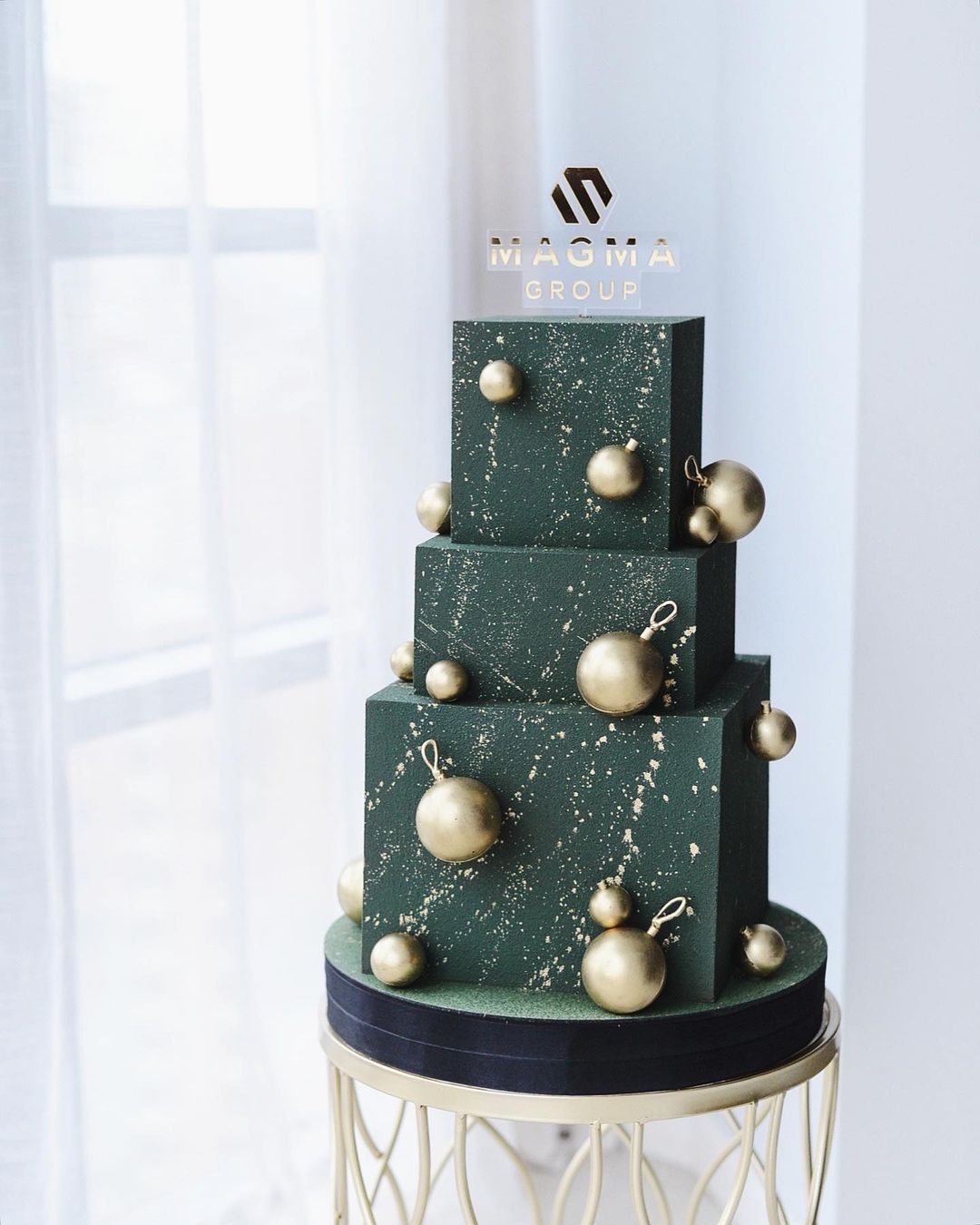 Корпоративный трёхъярусный торт