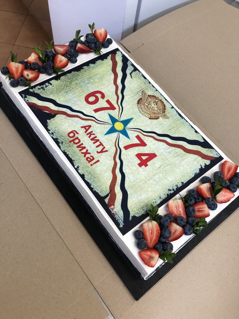 Большой корпоративный торт с лого