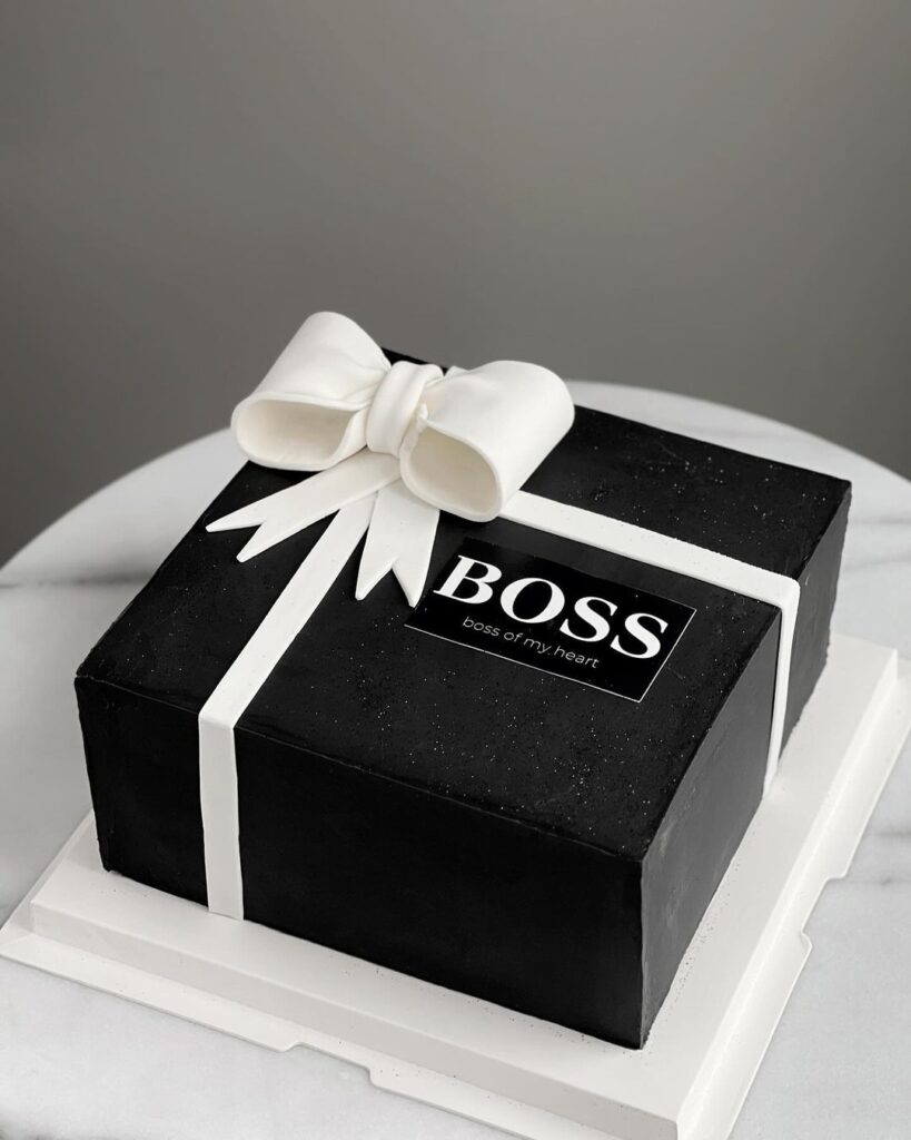 Корпоративный торт в виде коробки