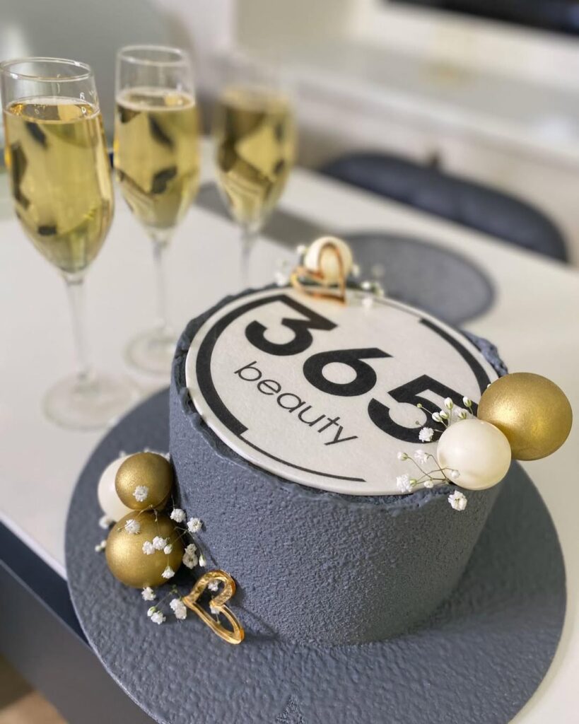 Корпоративный торт для салона красоты