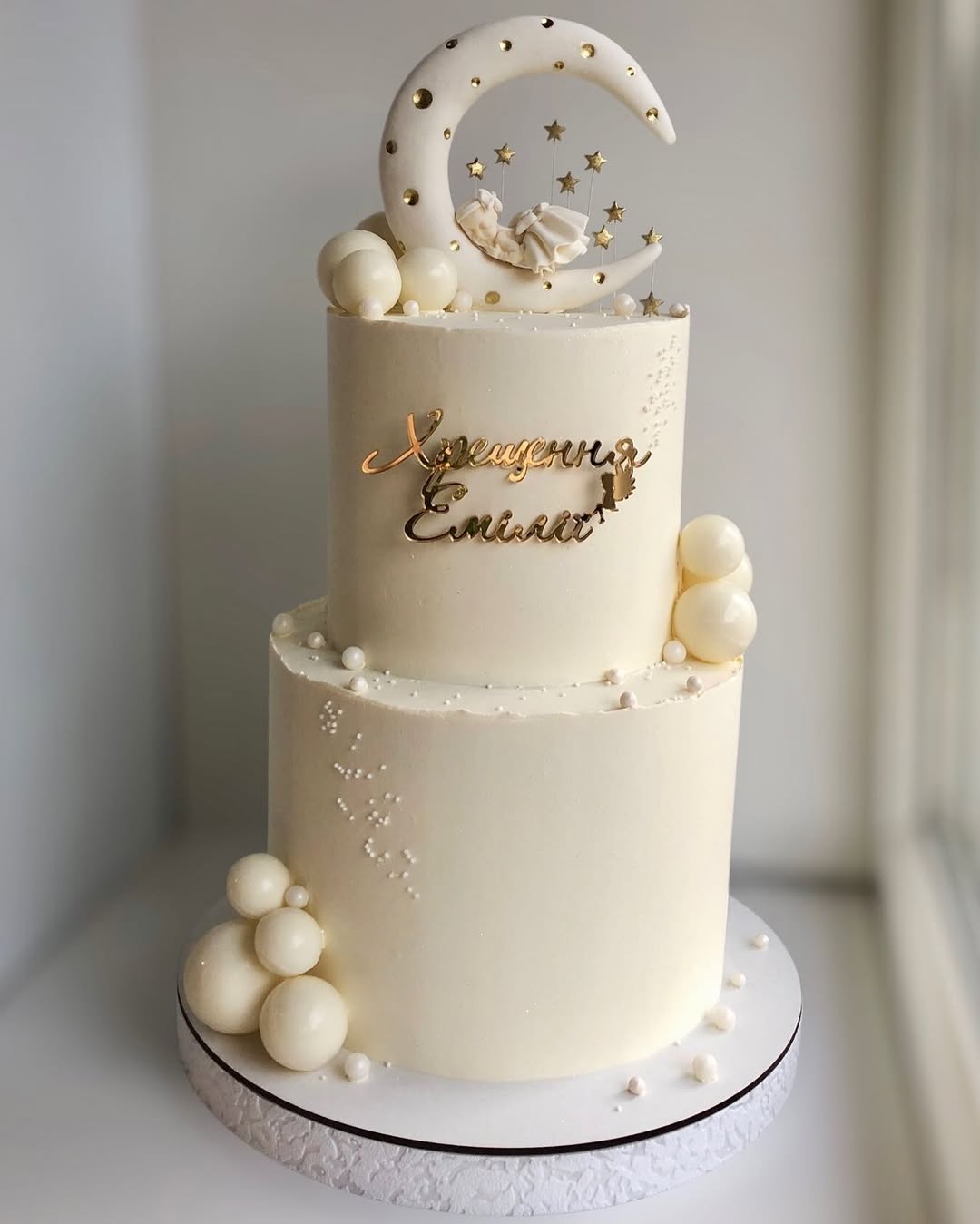 Торт на крестины бежевый