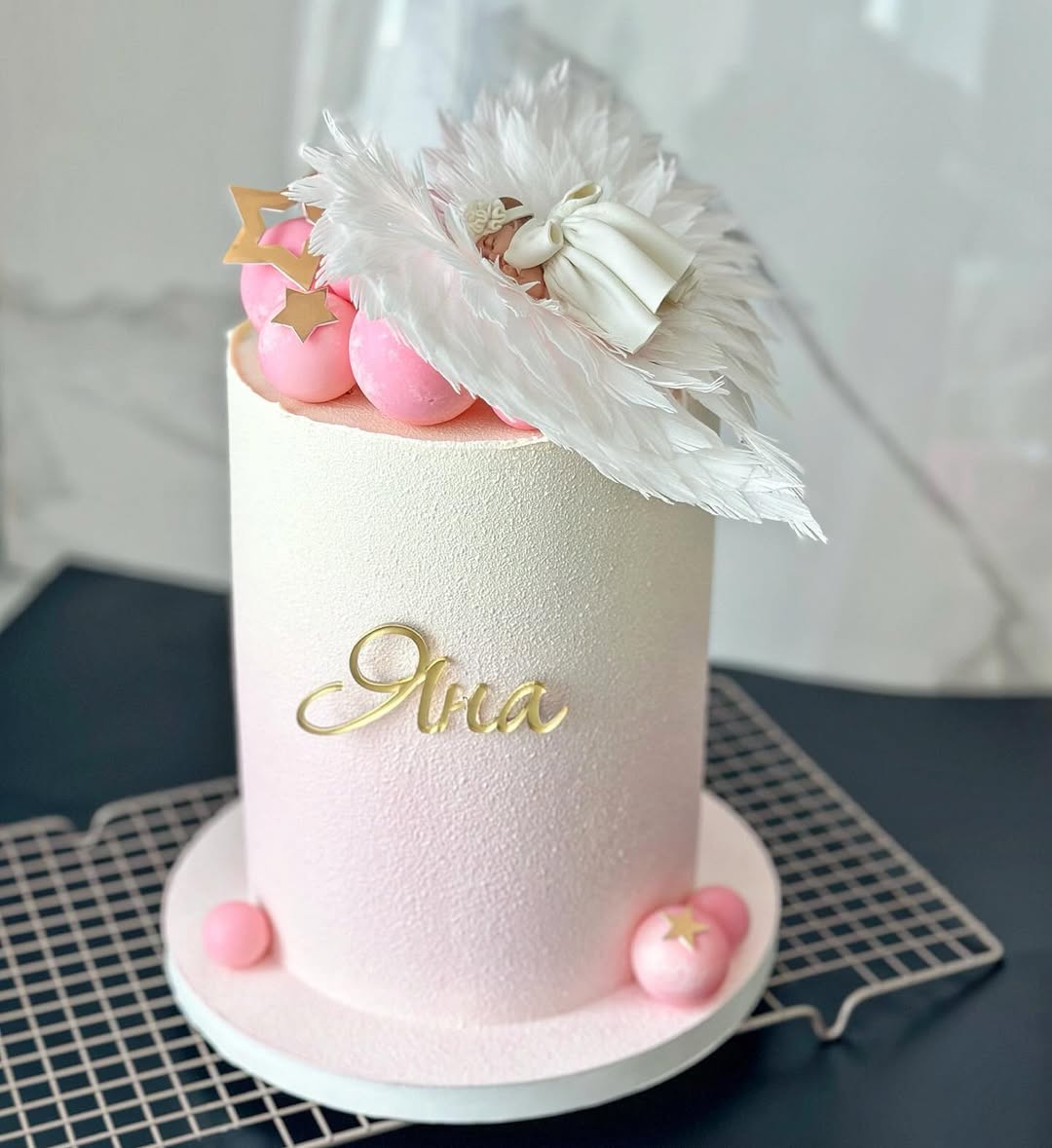 Торт на крестины с именем для девочки