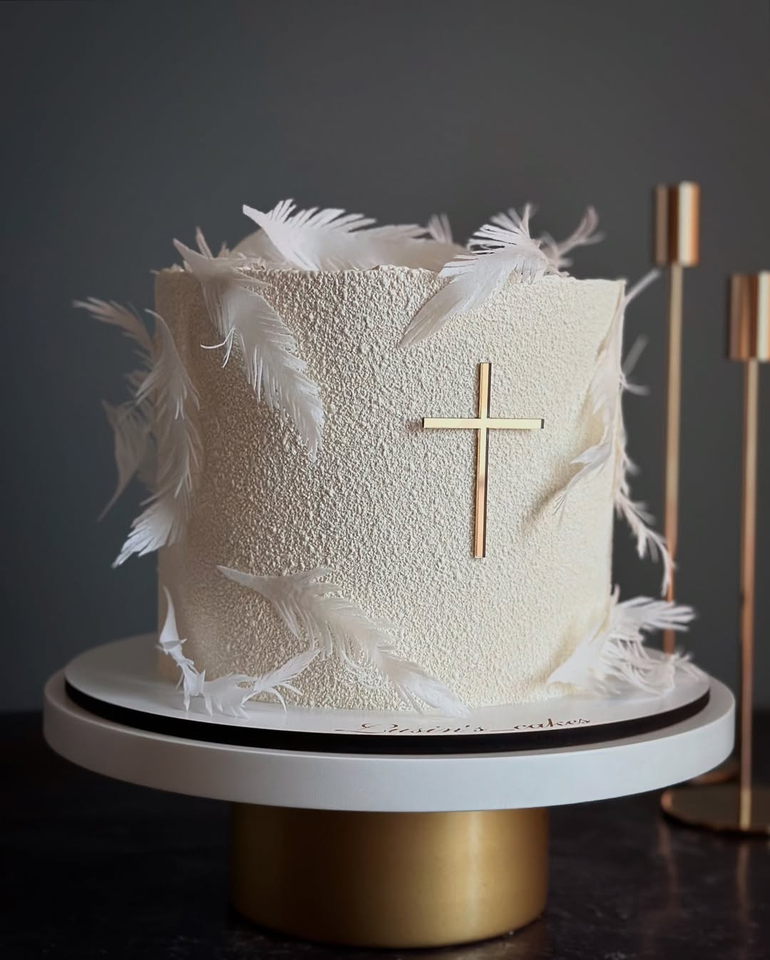 Минималистичный торт на крестины