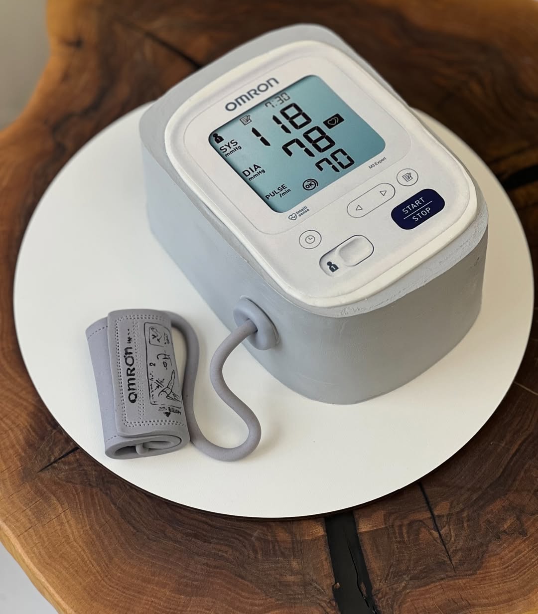 Торт мужчине с тонометром