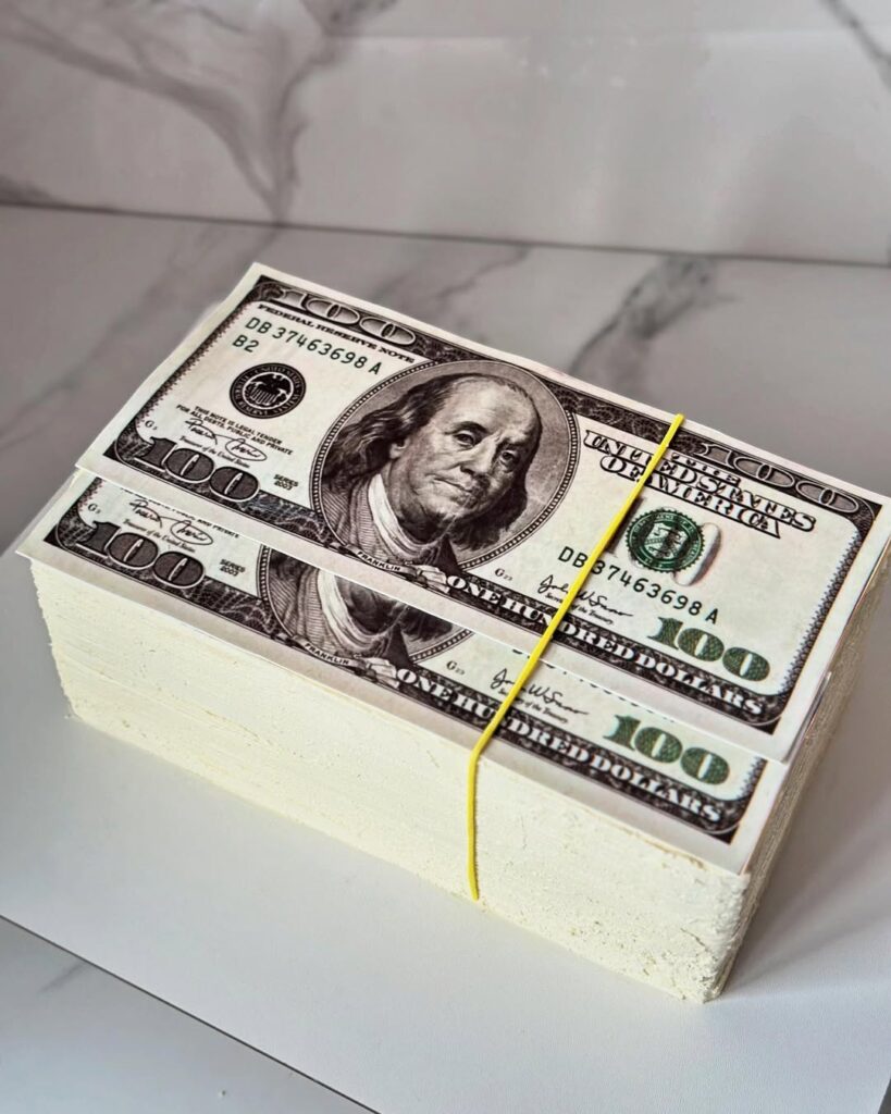 Торт пачка по 100 долларов