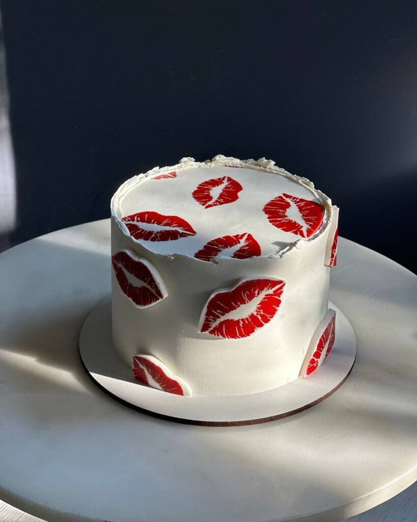 Торт с поцелуями