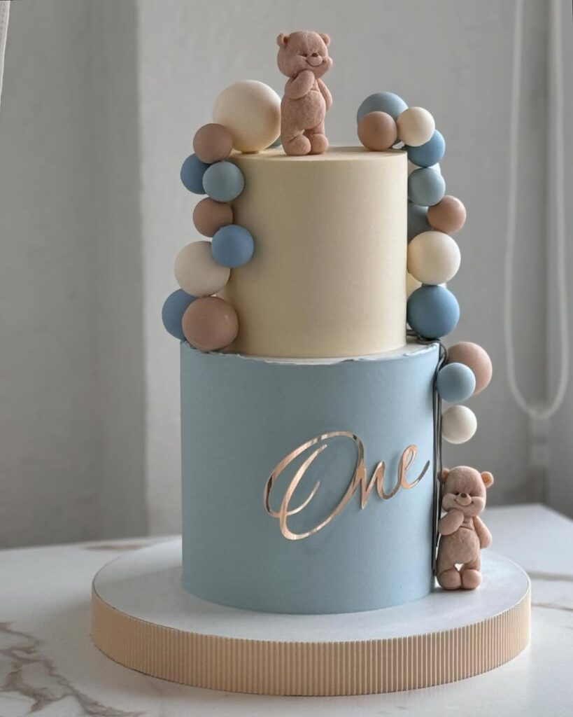 Торт для мальчика с топпером "One"