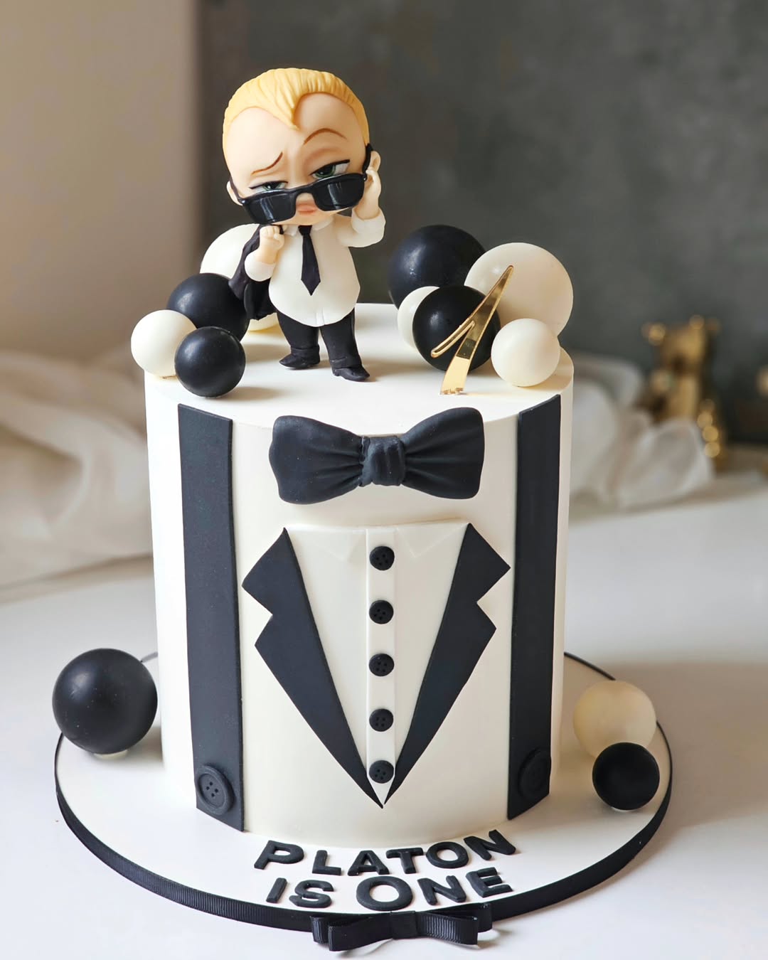 Торт смокинг для мальчика