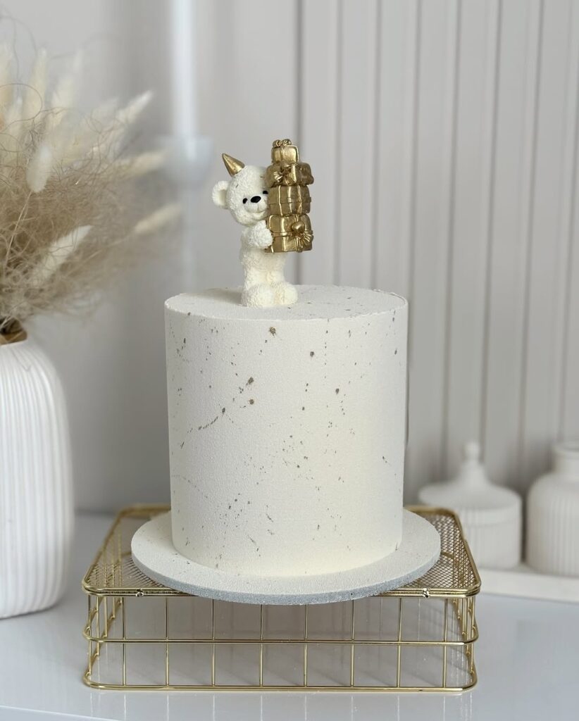 Торт мишка с подарками