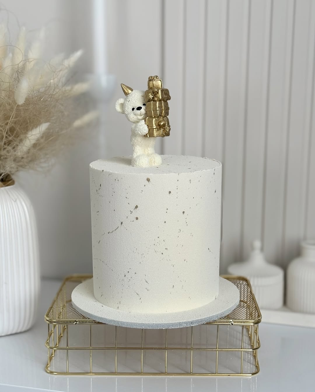 Торт мишка с подарками